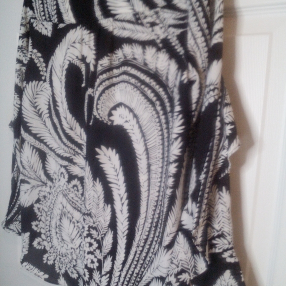 I.N.C NWT Black & White Blouse 3/4 Flounce Ruffle Sleeves Hi Low Size Pe… - Picture 7 of 10